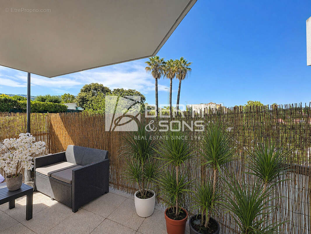 Mandelieu centre - appartement dans residence recente - parfait etat - climatisation - garage ferme. - photo 3