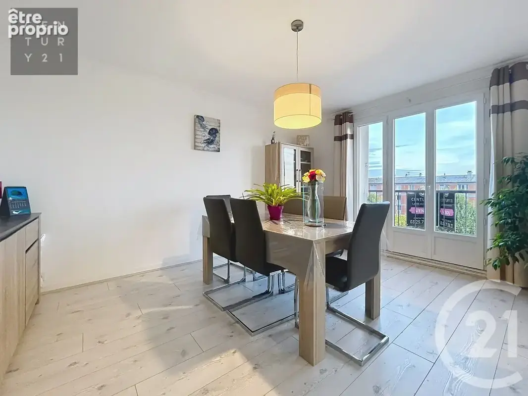 Appartement à SAINT-JULIEN-LES-VILLAS