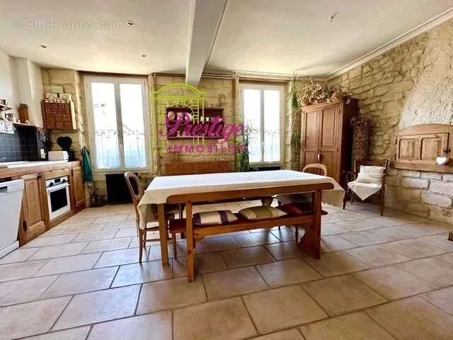 Maison à LE MESNIL-LE-ROI