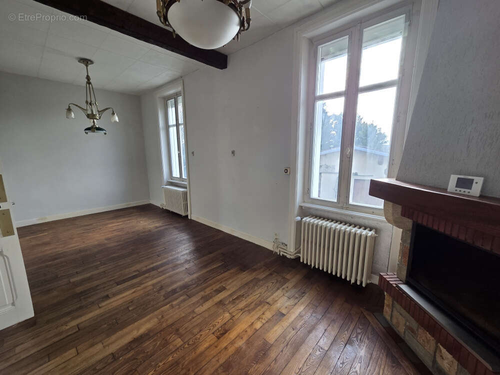 Maison à SAINT-JUNIEN