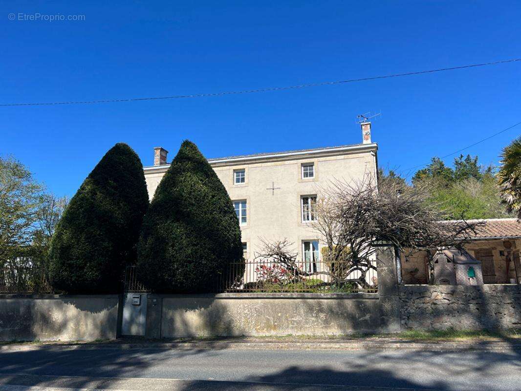 Maison à NANTEUIL