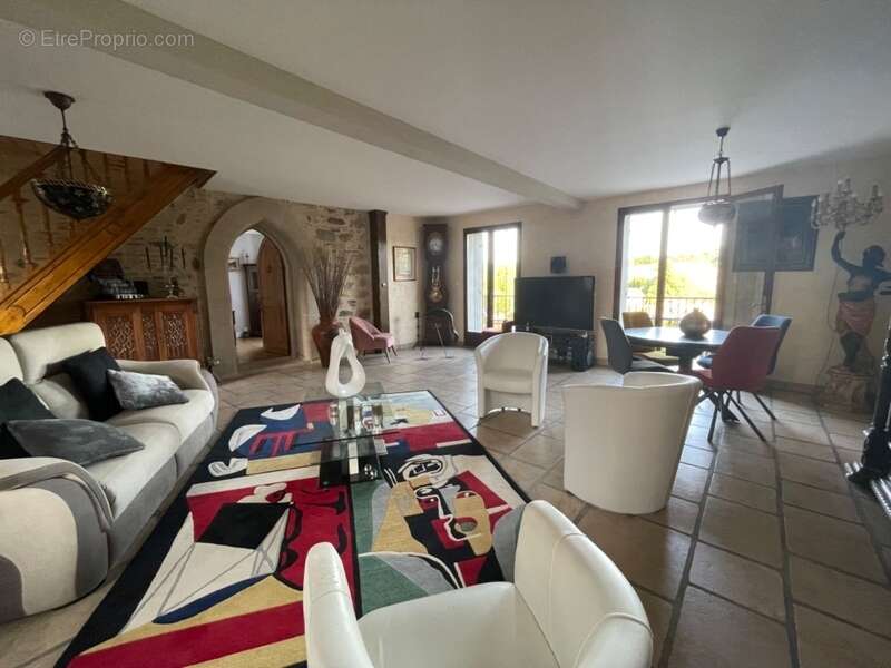 Maison à LA CELLE-DUNOISE