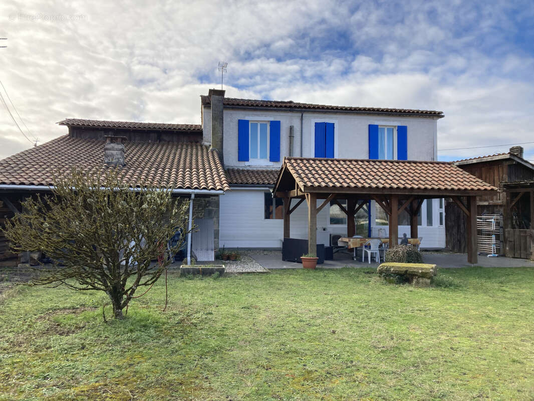 Maison à SAINT-SYMPHORIEN