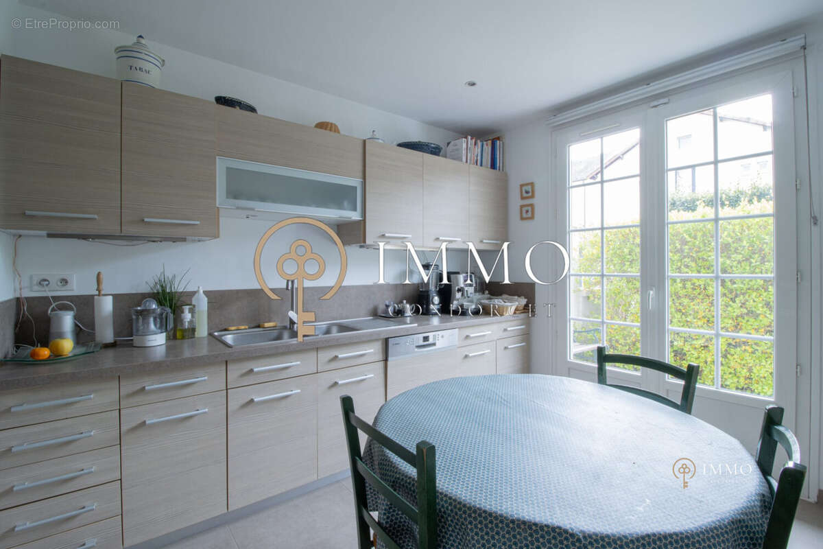 Maison à L'HAY-LES-ROSES