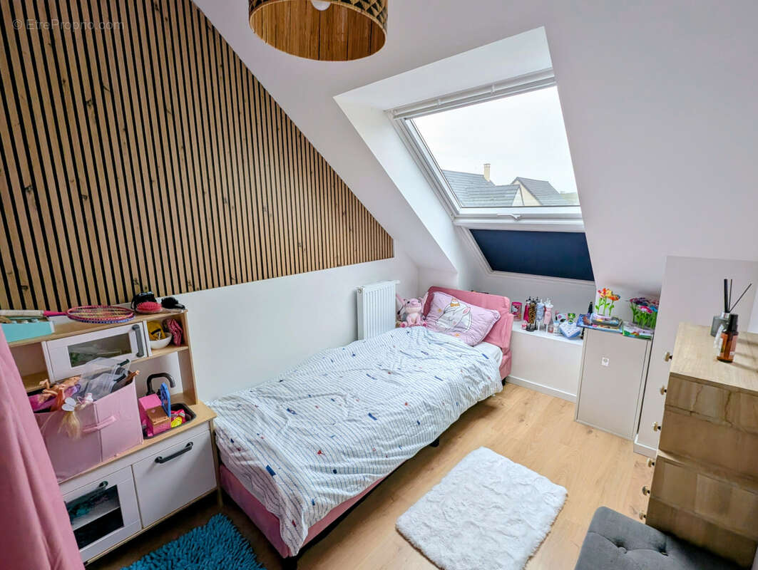 Maison à LA QUEUE-LES-YVELINES