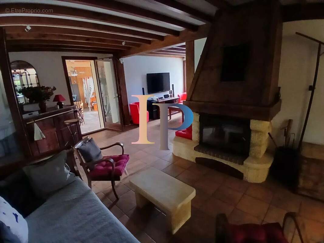 Maison à LA CLAYETTE