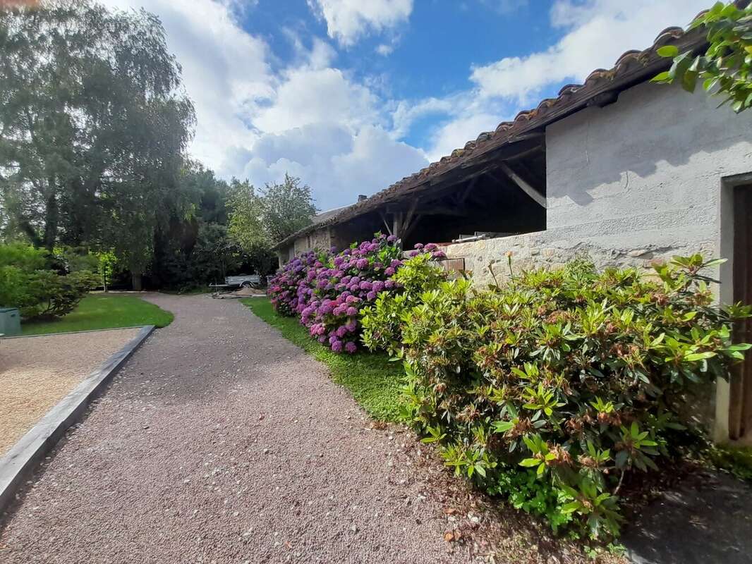 Maison à BUSSIERE-BADIL