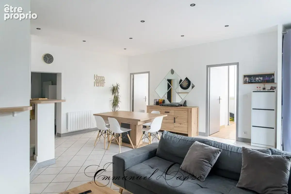 CHAMPIGNEULLES – Appartement 3 pièces rénové de 77 m² – Entrée indépendante – 2 stationnements privatifs - photo 3
