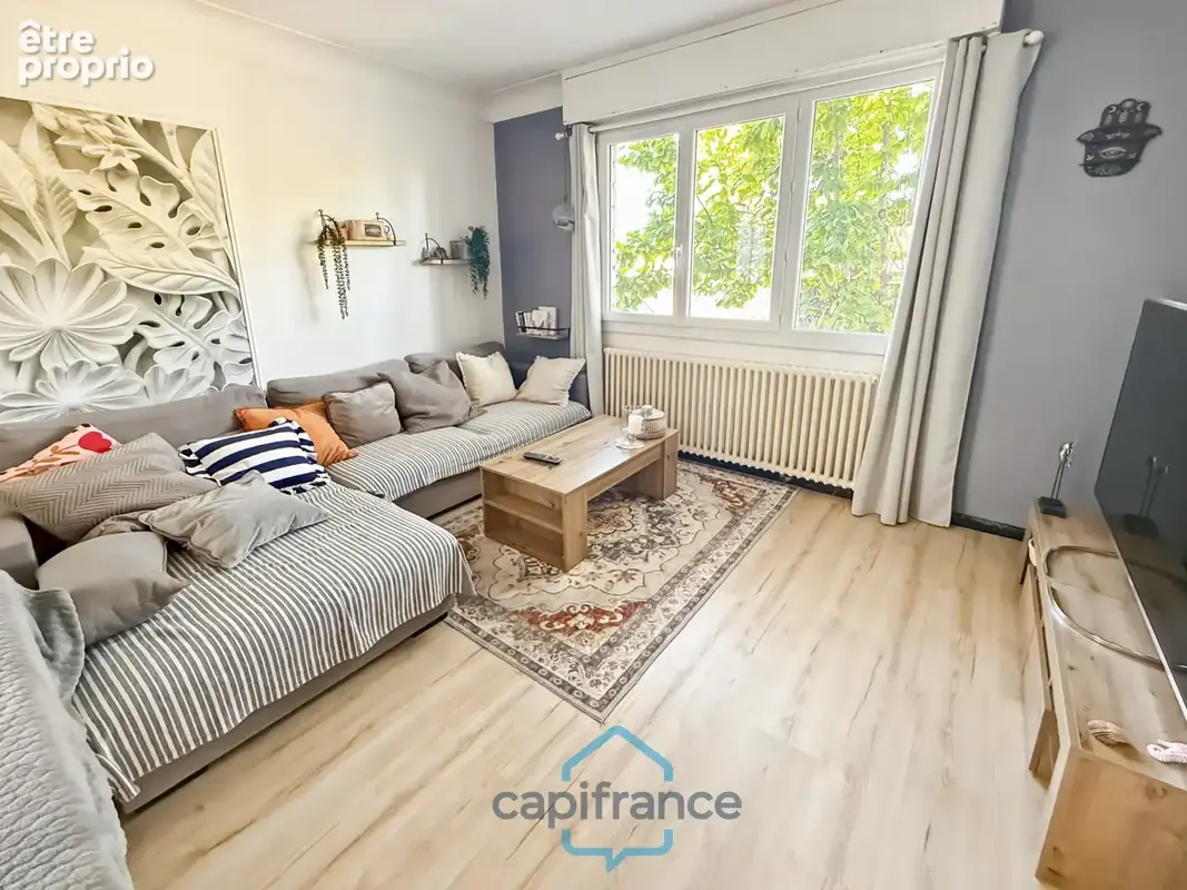 Dpt Gers (32), à vendre RISCLE très belle maison T8 de 220 m² habitables + grand garage et dépendances sur 875 m² de terrain, au - photo 4