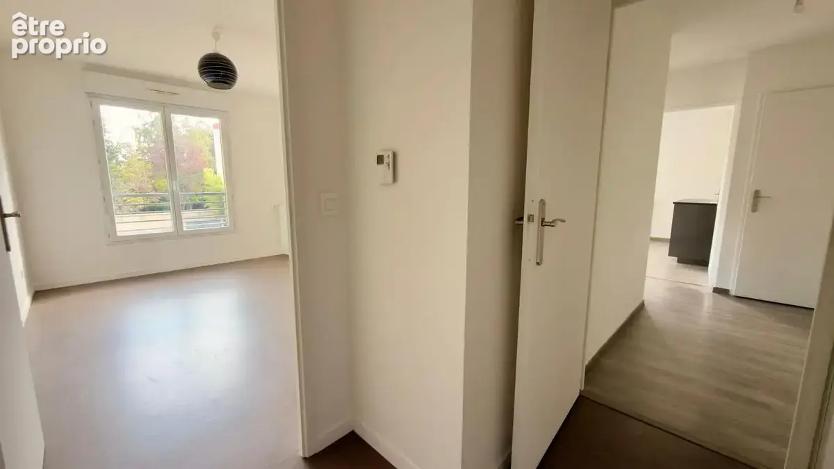 F3 en parfait etat - residence de standing - proche commerces - photo 4