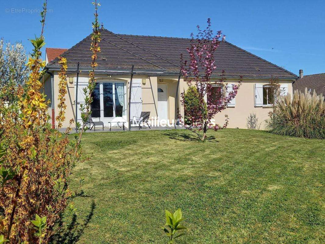 Maison à SAINT-PARRES-AUX-TERTRES