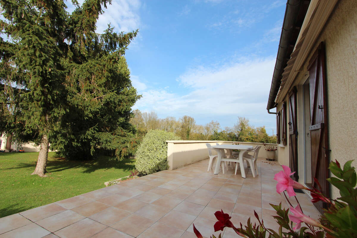 Maison à SAINT-MARTIN-DE-BERNEGOUE