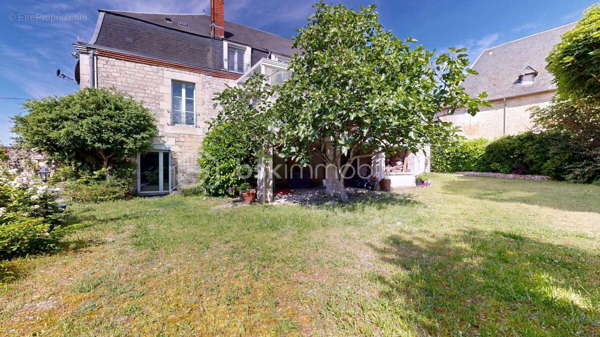 Une maison de caractère avec piscine intérieur au cœur d’un environnement paisible - photo 28