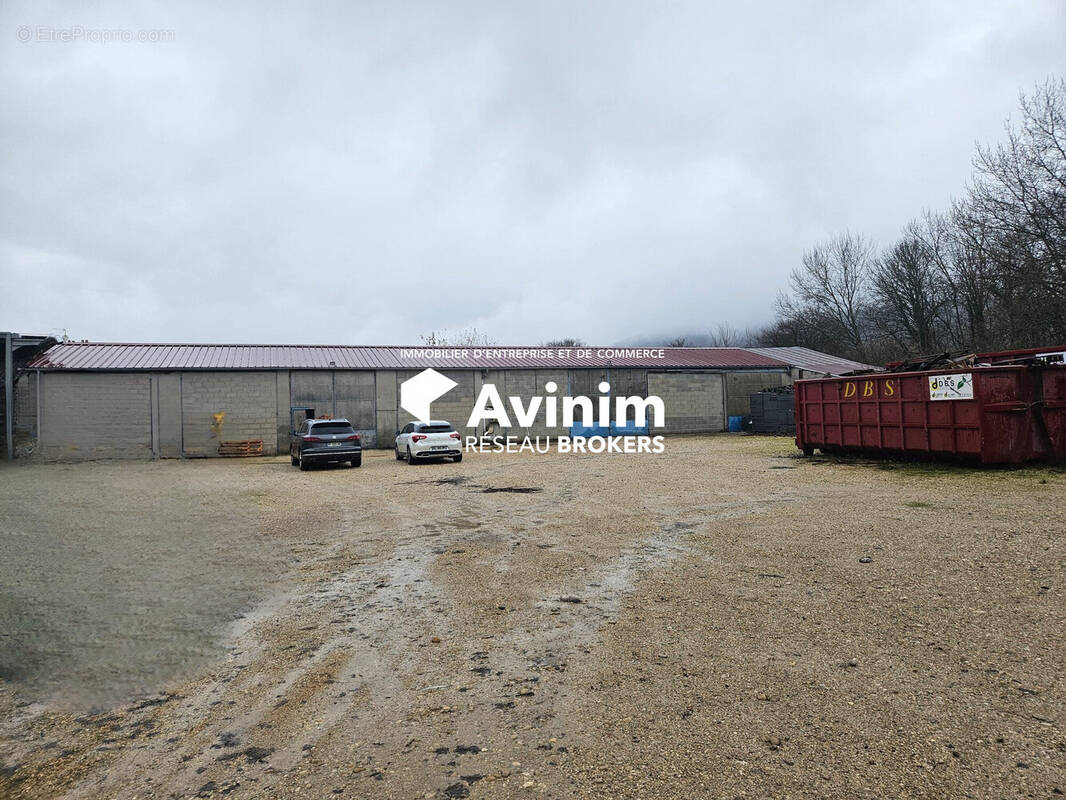 Commerce à SAINT-MARTIN-DU-MONT