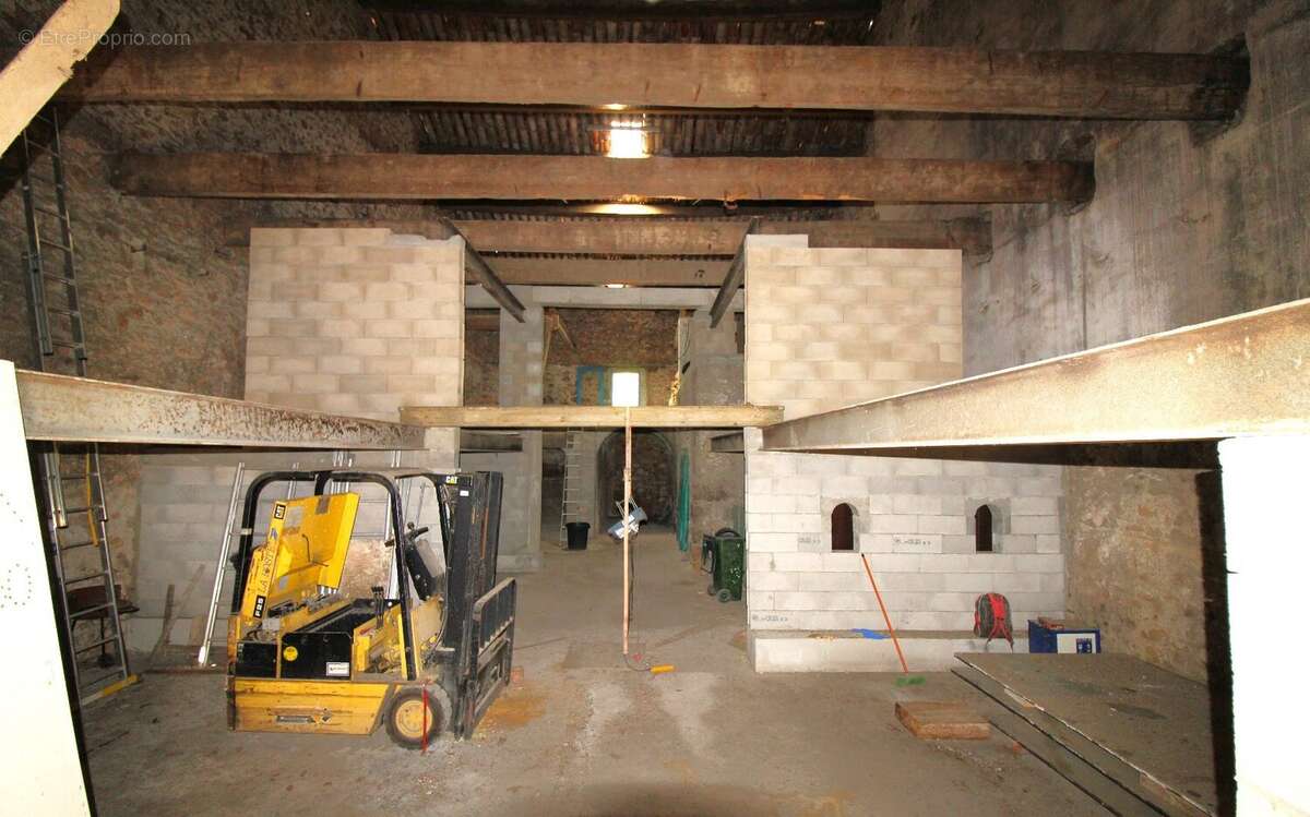 Remise offrant un potentiel exceptionnel de transformation à Gabian I jusqu'à 650 m² habitables possibles I jardin I 140 000  - photo 4