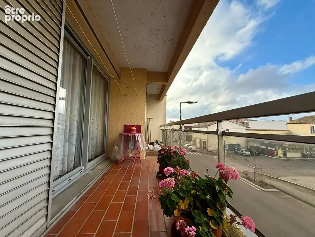 Appartement T3 de 77 m² vendu occupé avec terrasse parking et cave résidence avec ascenseur quartier Iéna Carcassonne - photo 2