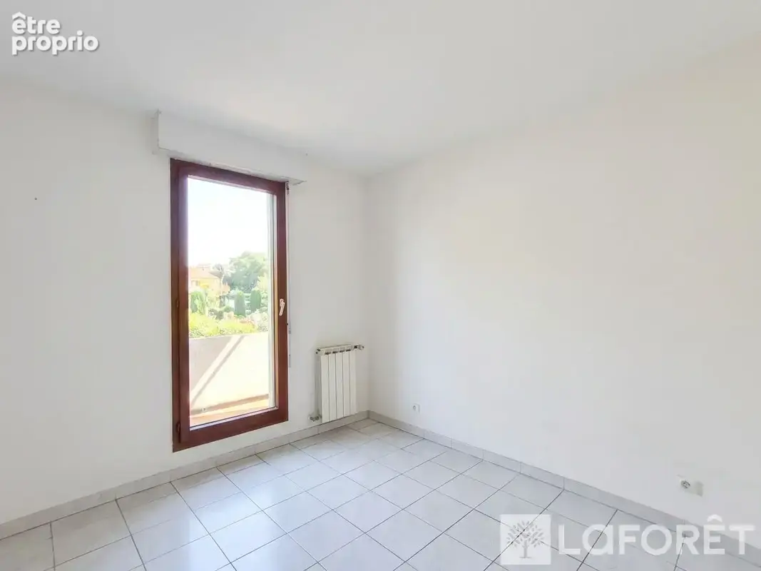 HYERES CENTRE - Appartement 3 chambres 87m2 - terrasses, garage, cave - photo 8