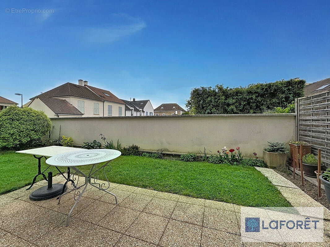 Appartement à NEAUPHLE-LE-CHATEAU