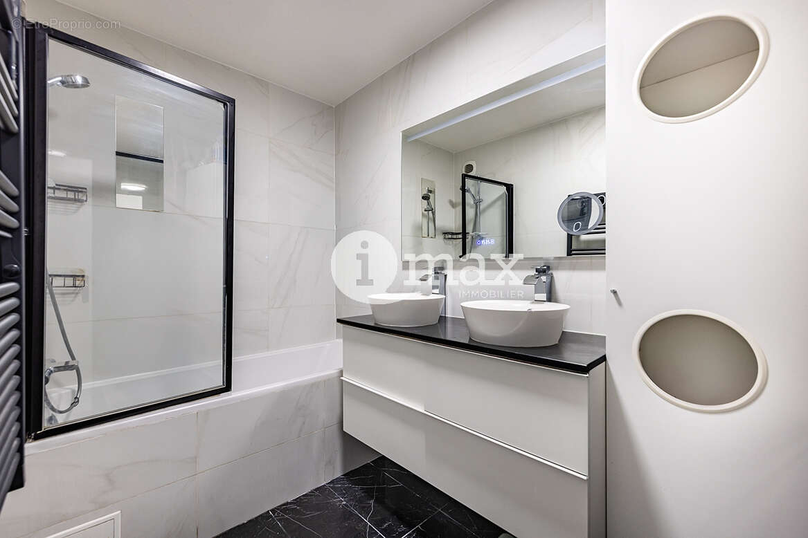 Appartement à LEVALLOIS-PERRET