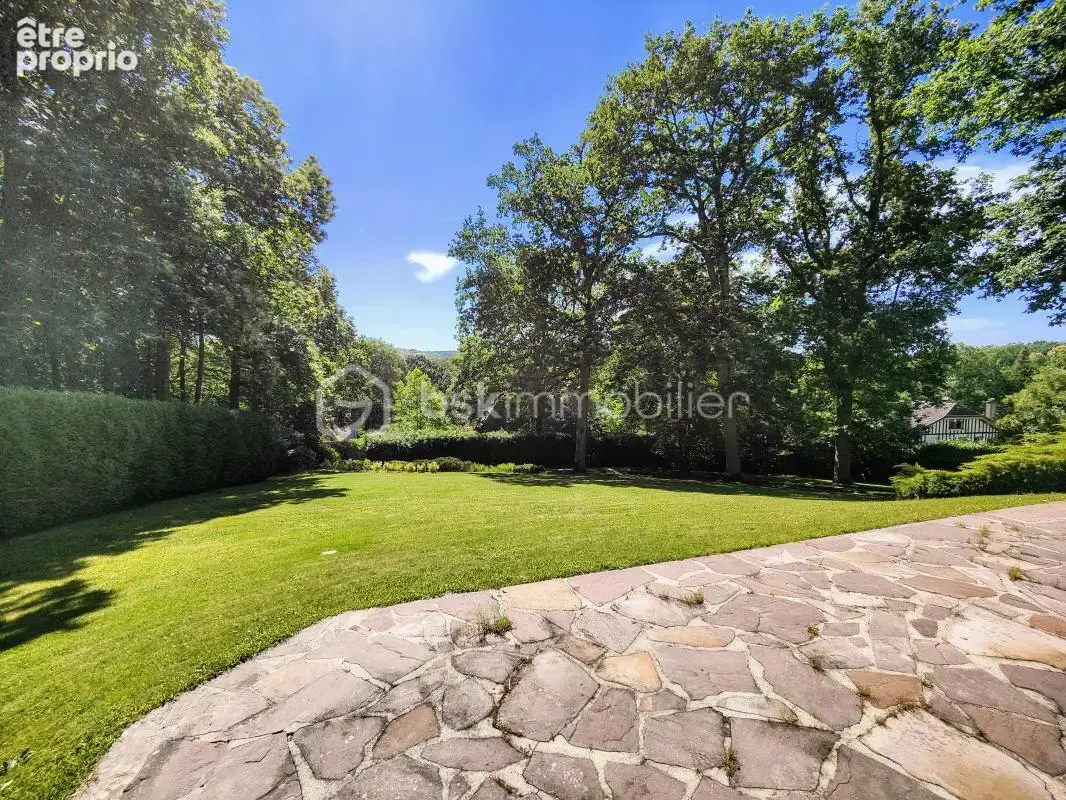 Maison d'exception dans un parc boisé privé avec tennis - photo 2