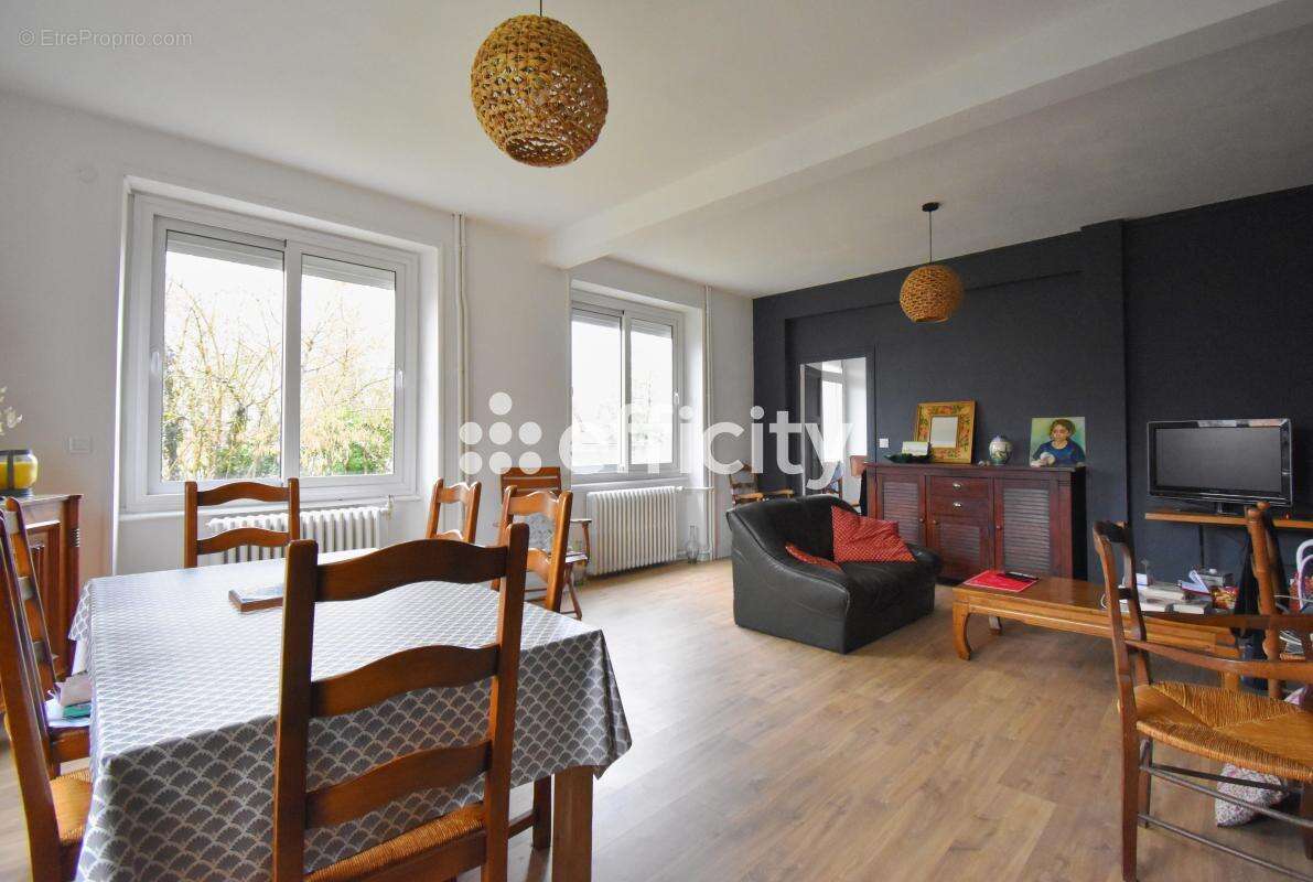 Appartement à MONTCEAU-LES-MINES