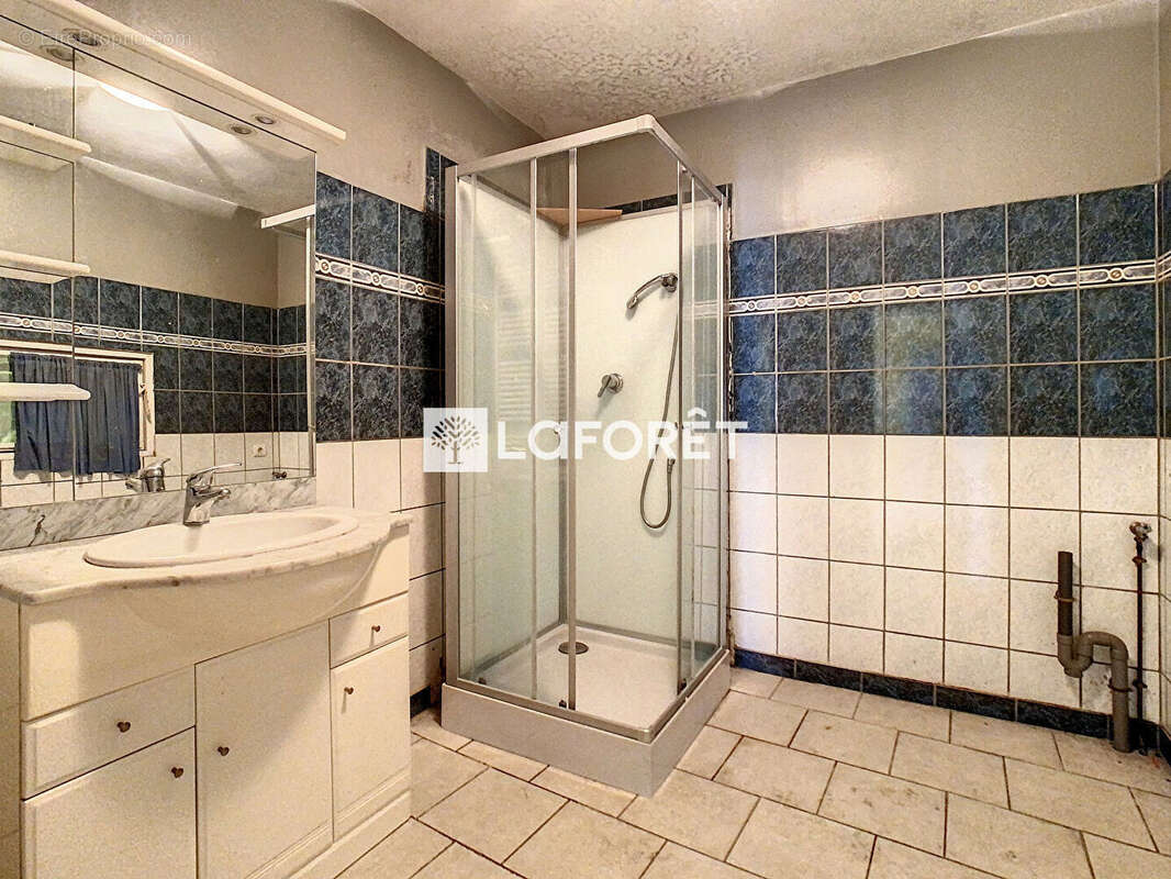 Maison à LA NEUVILLE-AU-PONT