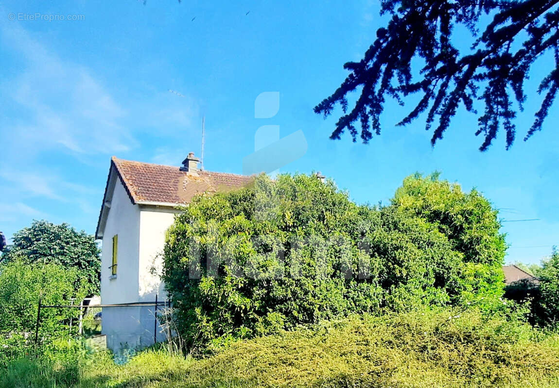 Maison à EPINEAU-LES-VOVES