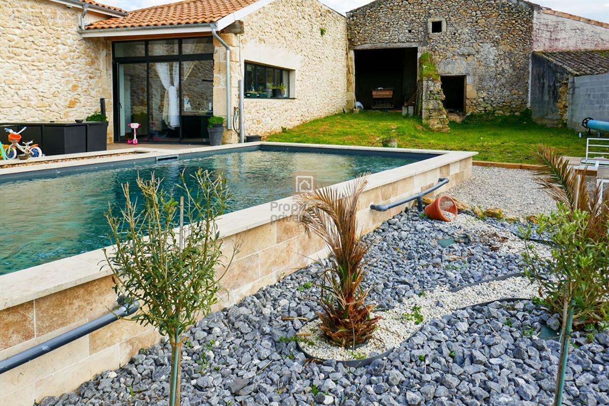 Maison à SAINT-PIERRE-DE-BAT