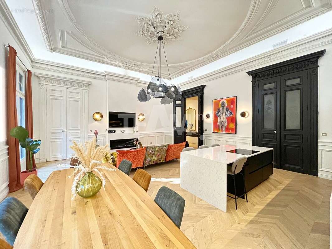 Appartement Haussmannien rénové d'exception - photo 3