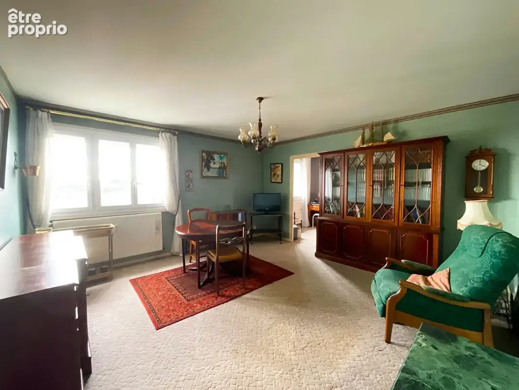 Appartement T4 lumineux, dernier étage, résidence bien entretenue ! - photo 2