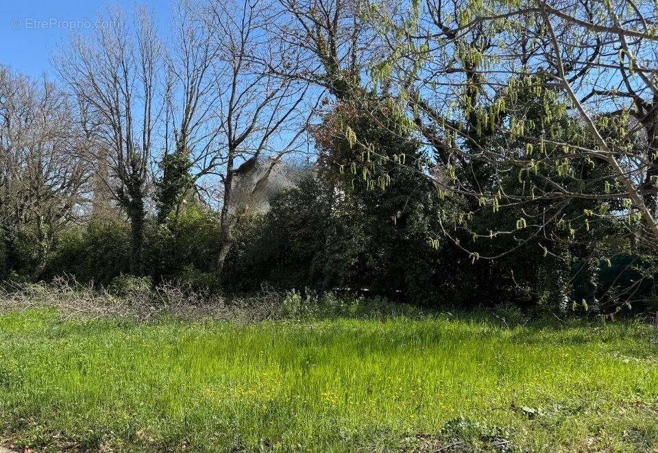 Terrain à EGUILLES