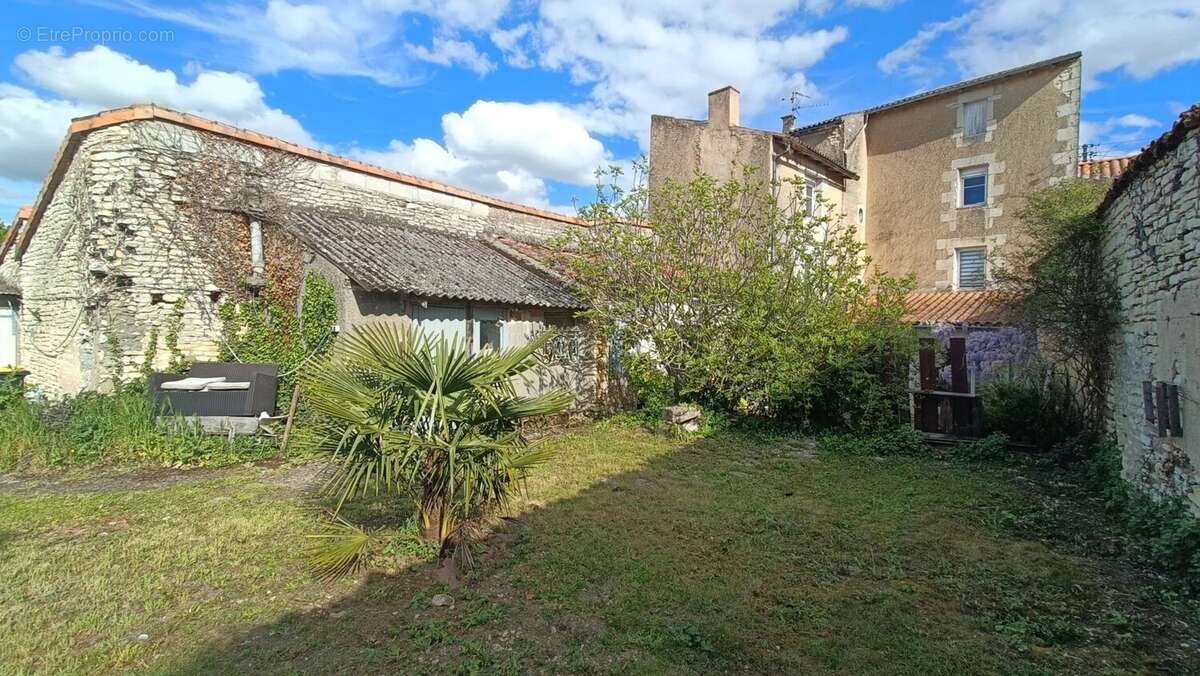 Maison à NEUVILLE-DE-POITOU