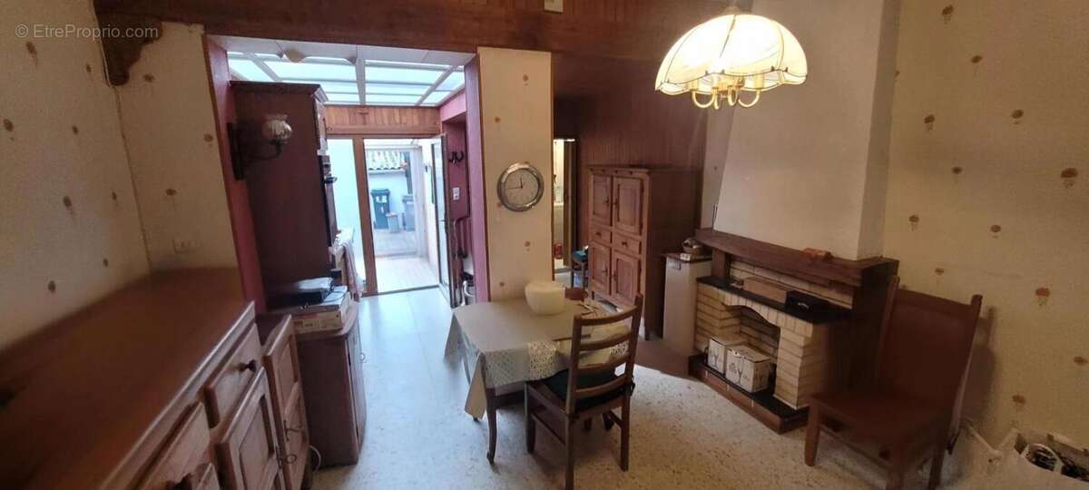 Maison à QUIEVRECHAIN