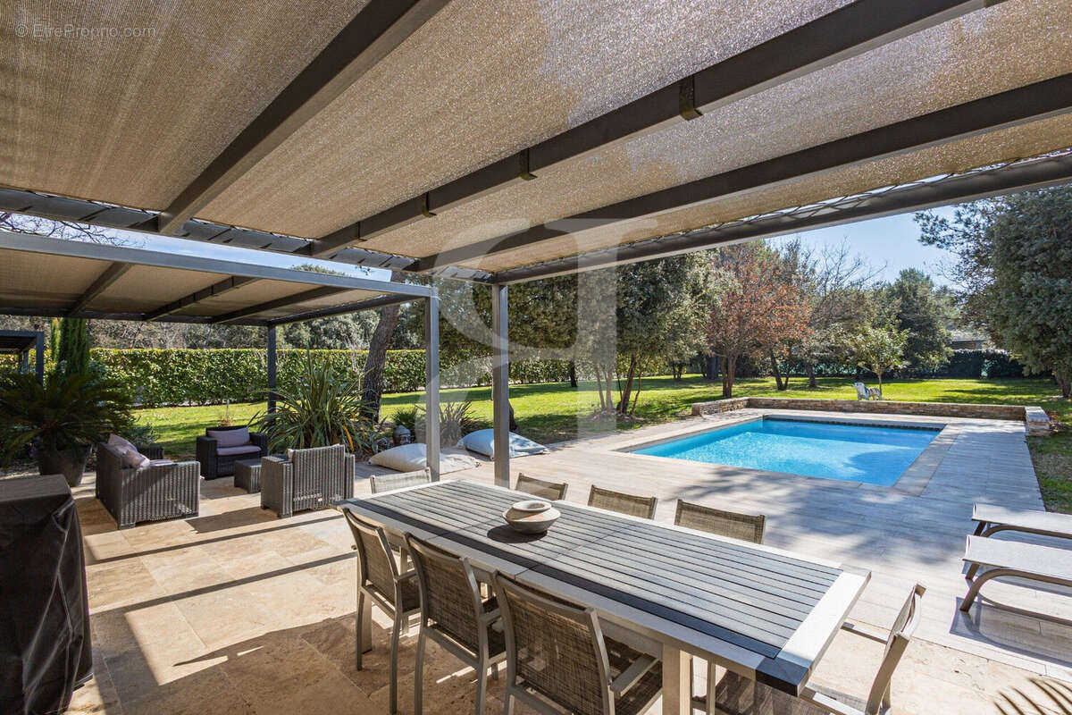 Maison à PERNES-LES-FONTAINES