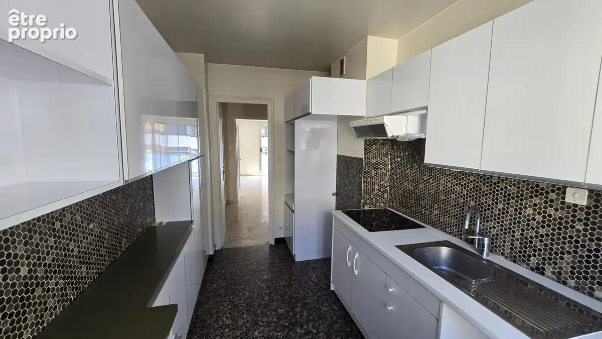 Saint-Étienne — 8 avenue du Général Leclerc : lumineux 4 pièces de 106 m2 avec grand balcon, dans une copropri - photo 10