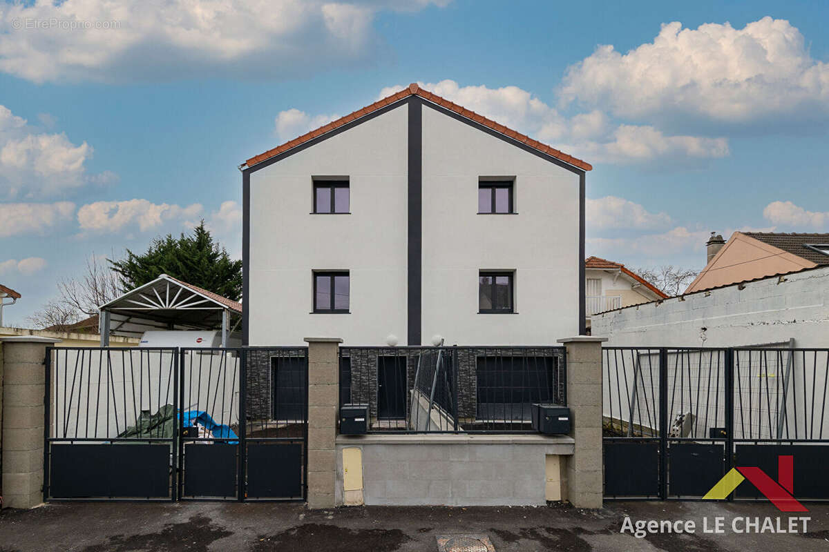 Maison à VILLENEUVE-LE-ROI