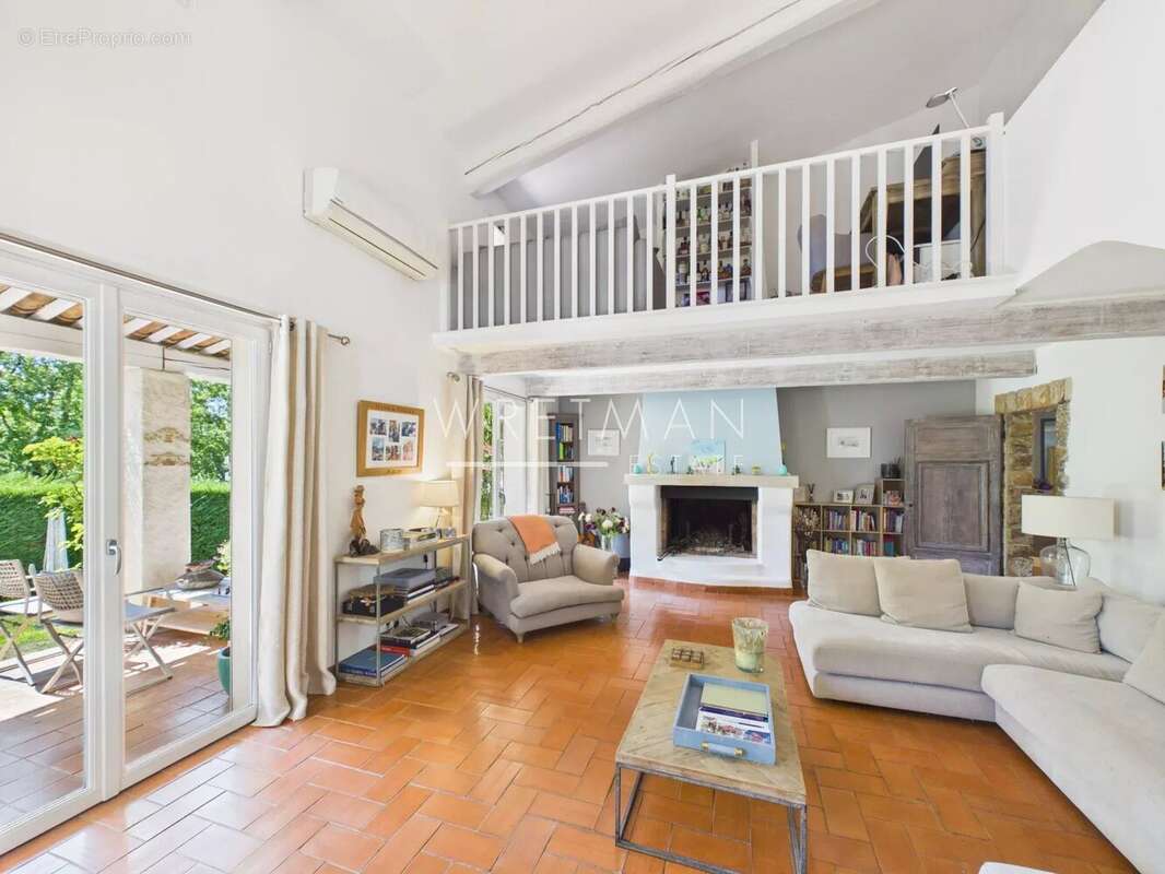 Villa rénovée avec piscine - Callian - photo 9