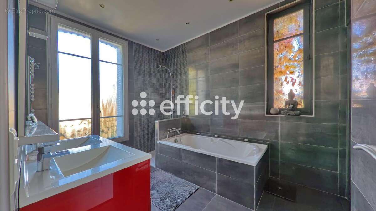 Maison à CHENNEVIERES-SUR-MARNE