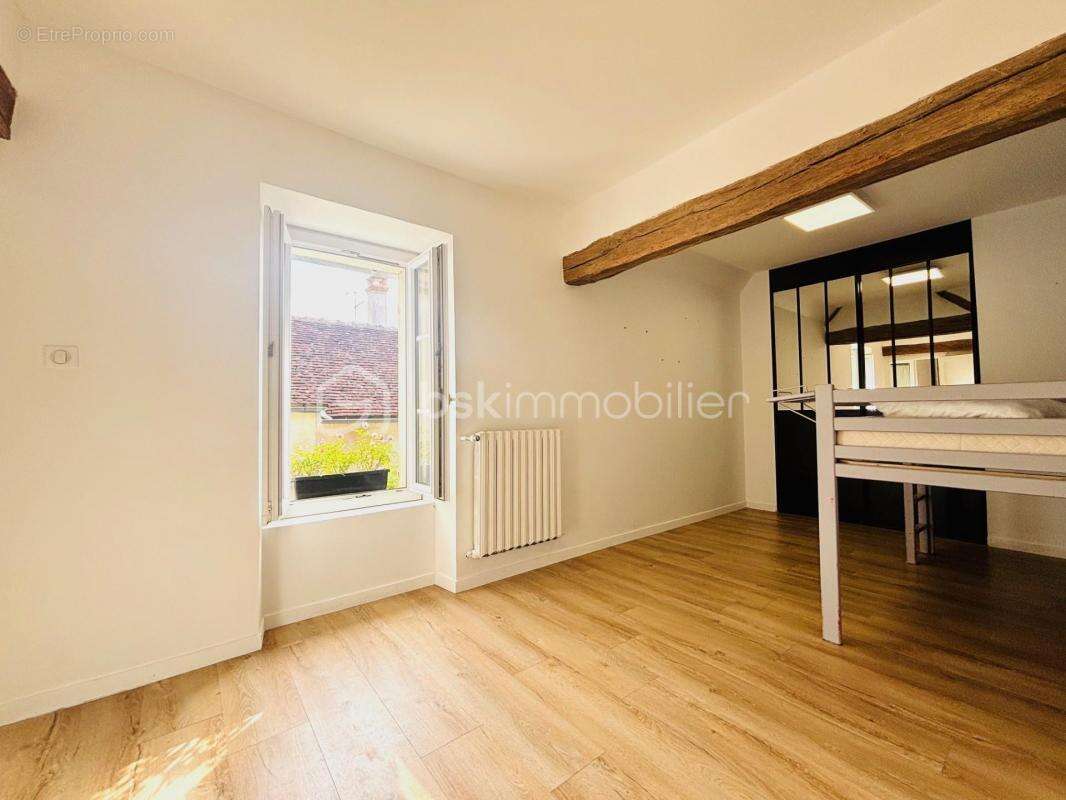 Maison à VILLENEUVE-SUR-YONNE