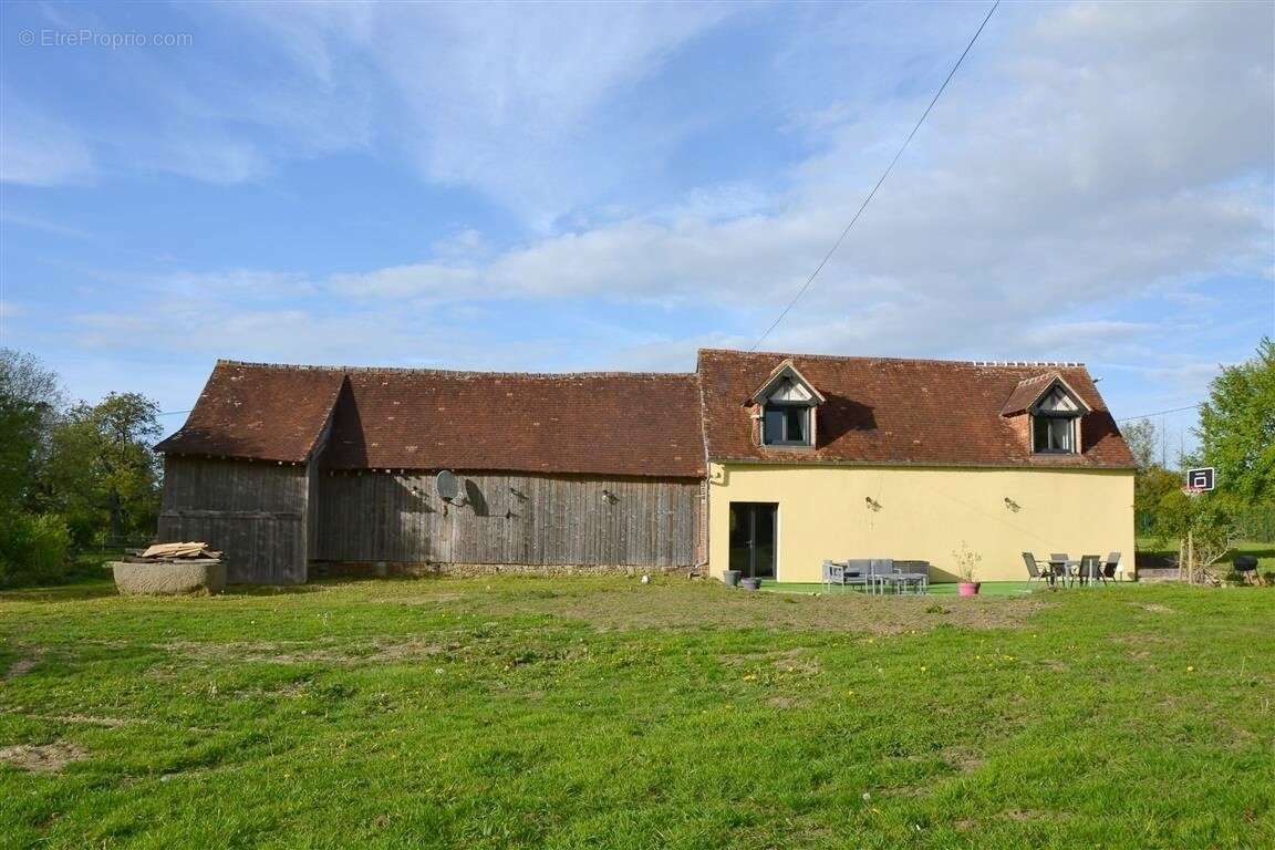 Maison à COURMENIL