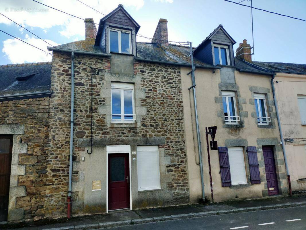 Maison à COURCITE