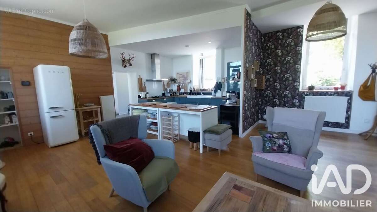 Maison 220 m² à Besse-Et-Saint-Anastaise  - photo 6
