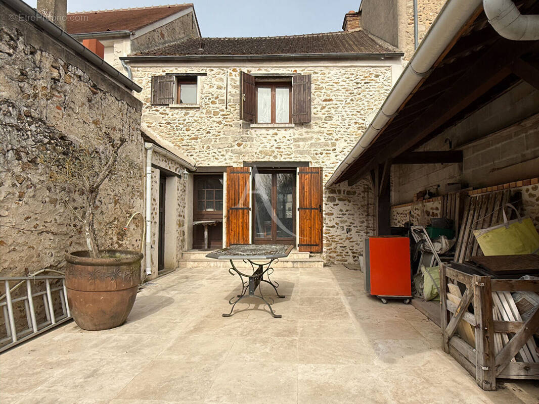 Maison à LE CHATELET-EN-BRIE