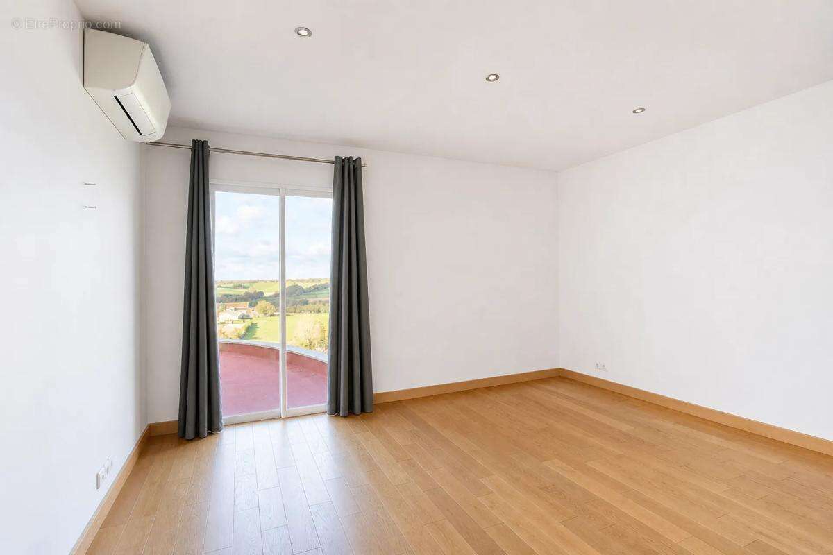 Maison de 9 pièces de 320 m² à 10min d'Albi - photo 7