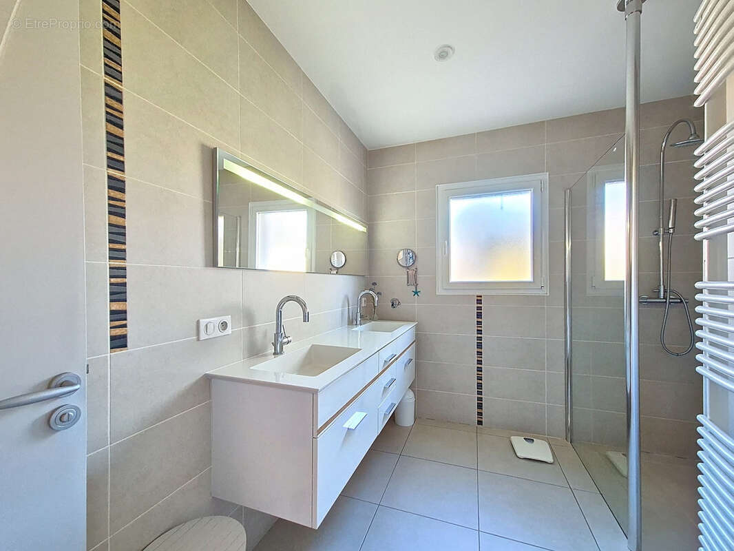 Montarnaud belle villa t6 de 165m2 sur 1196m2 de terrain avec piscine - photo 15