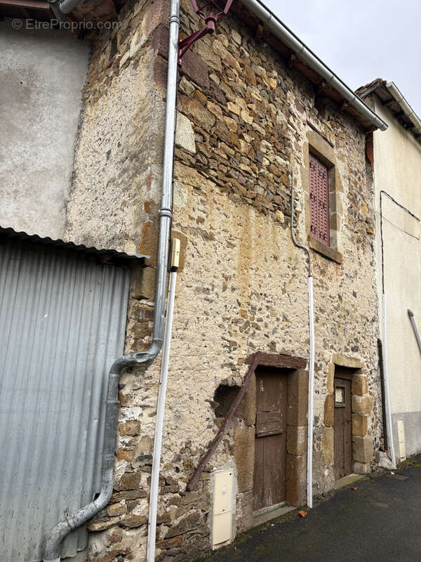 Maison à VIC-LE-COMTE