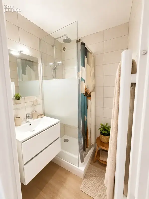 LE LAVANDOU   Appartement 2 pièces avec loggia   Parking privatif   Vendu loué - photo 6