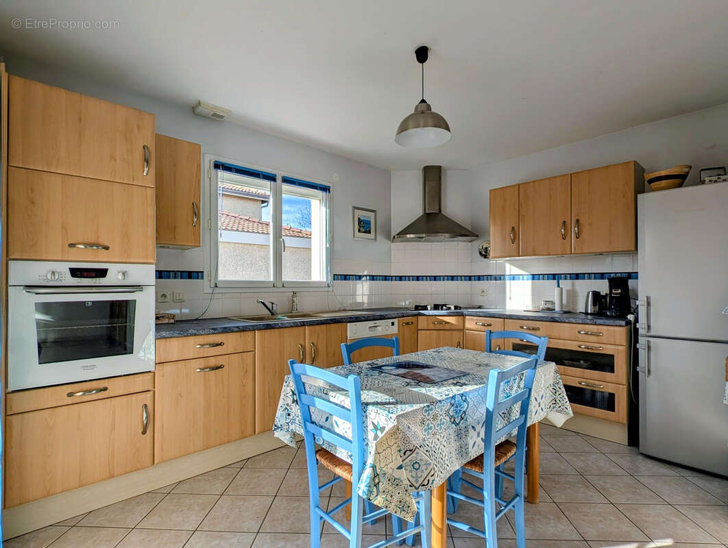 Maison à SAINT-DENIS-LES-BOURG