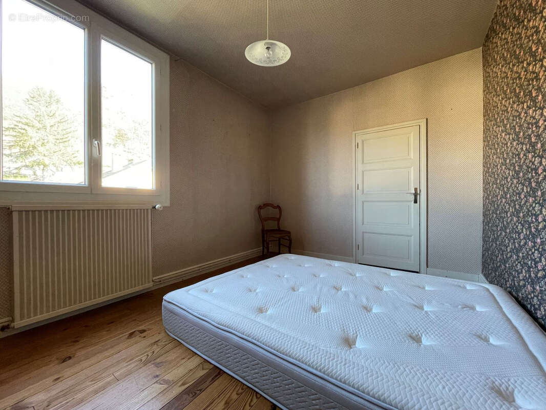 Maison à CHAMPS-SUR-TARENTAINE-MARCHAL