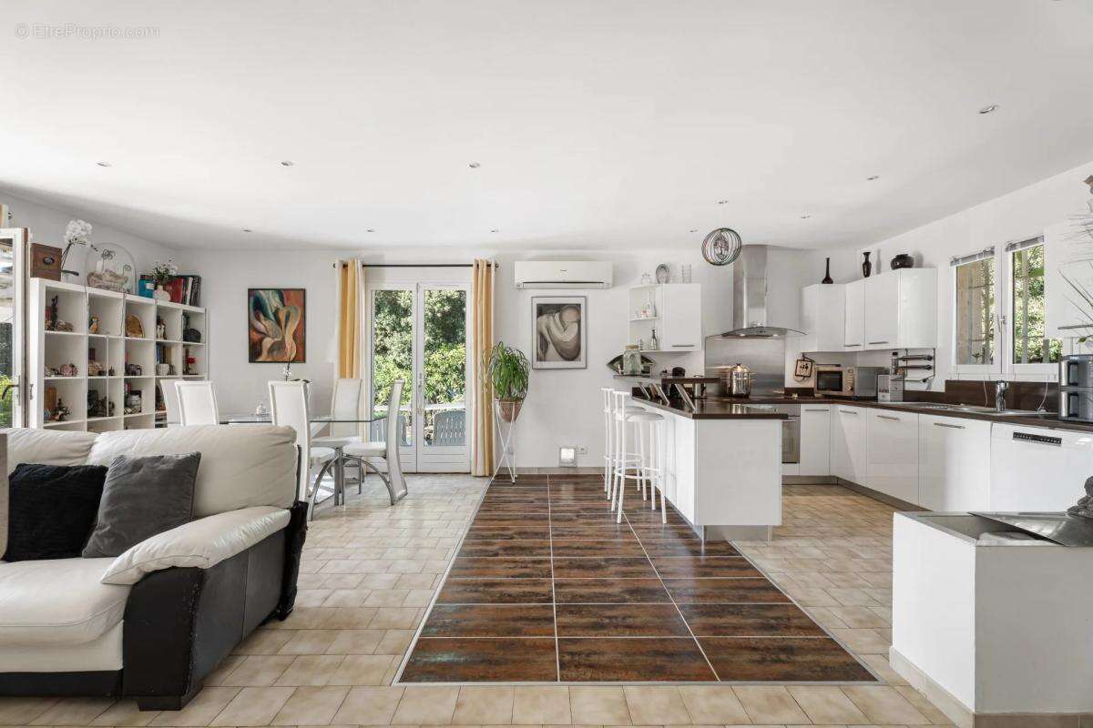 Maison à BIOT